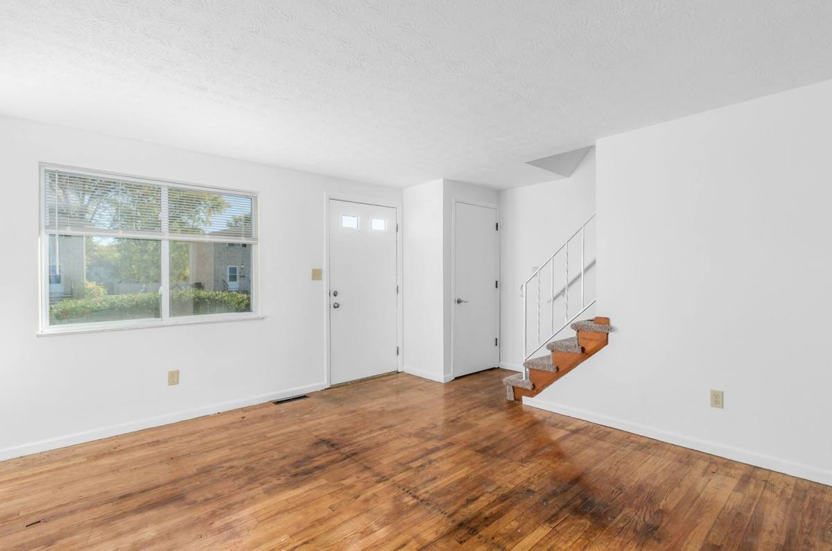 Apartment for rent at 3399 Beachworth Dr, Columbus, OH 43232