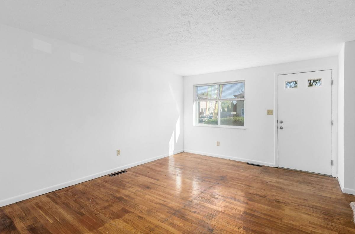 Apartment for rent at 3399 Beachworth Dr, Columbus, OH 43232