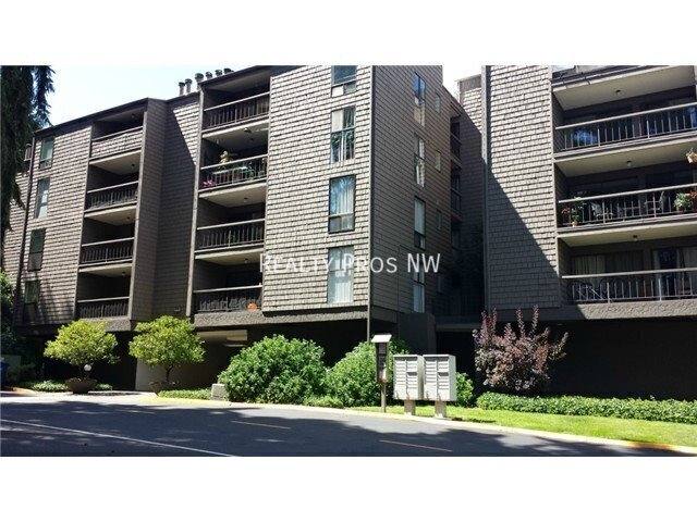 Condo for rent at 13680 NE 69th Ave #637, Redmond, WA 98052