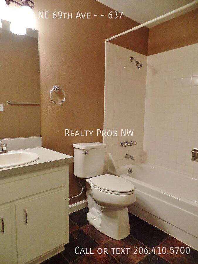 Condo for rent at 13680 NE 69th Ave #637, Redmond, WA 98052