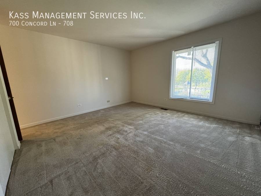 Townhouse for rent at 700 Concord Lane #708, Barrington, IL 60010