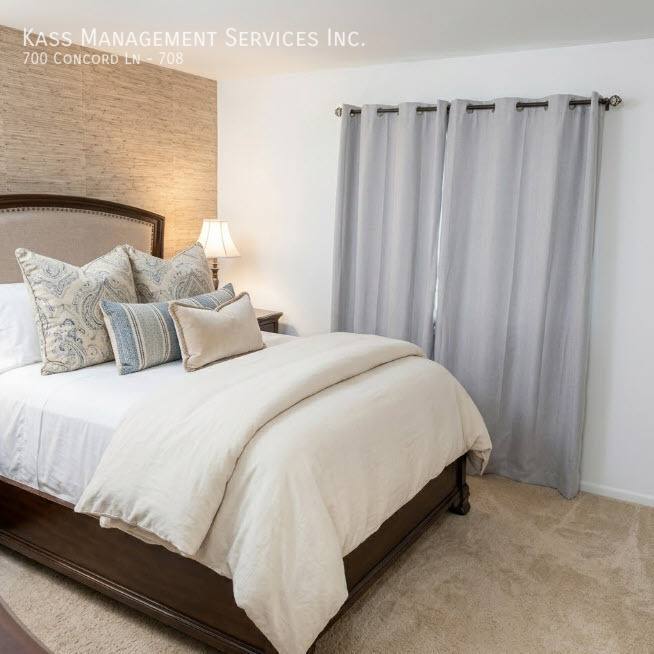 Townhouse for rent at 700 Concord Lane #708, Barrington, IL 60010