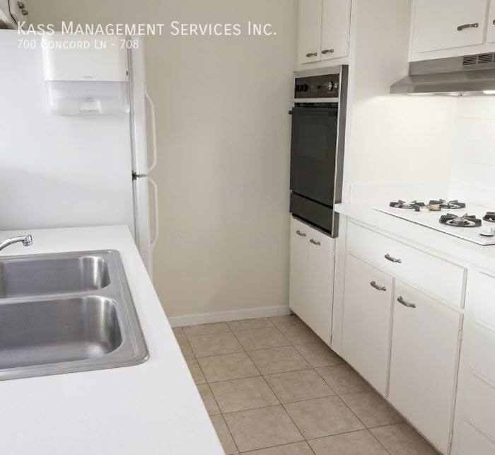 Townhouse for rent at 700 Concord Lane #708, Barrington, IL 60010