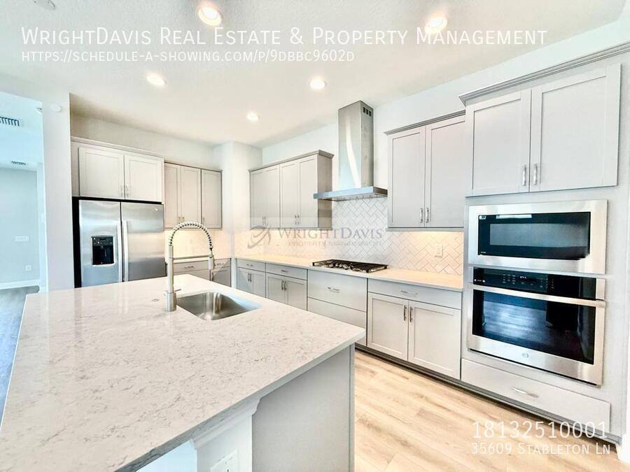 Townhouse for rent at 35609 Stableton Lane, Zephyrhills, FL 33541