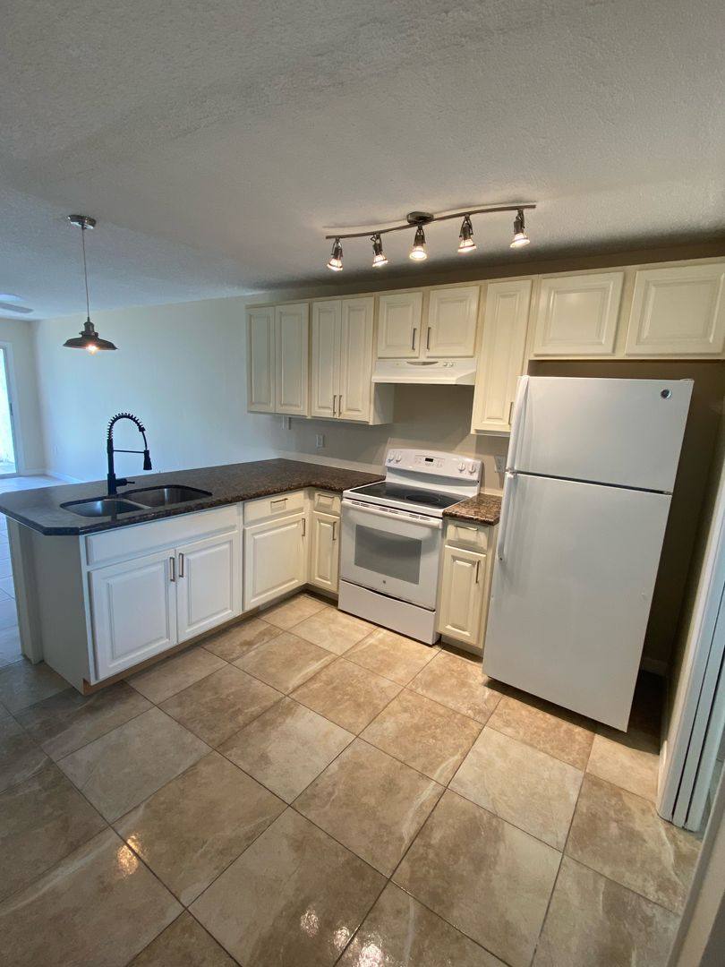 Apartment for rent at 11255 Pendleton Ave, Englewood, FL 34224