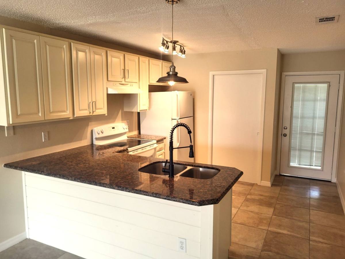 Apartment for rent at 11255 Pendleton Ave, Englewood, FL 34224