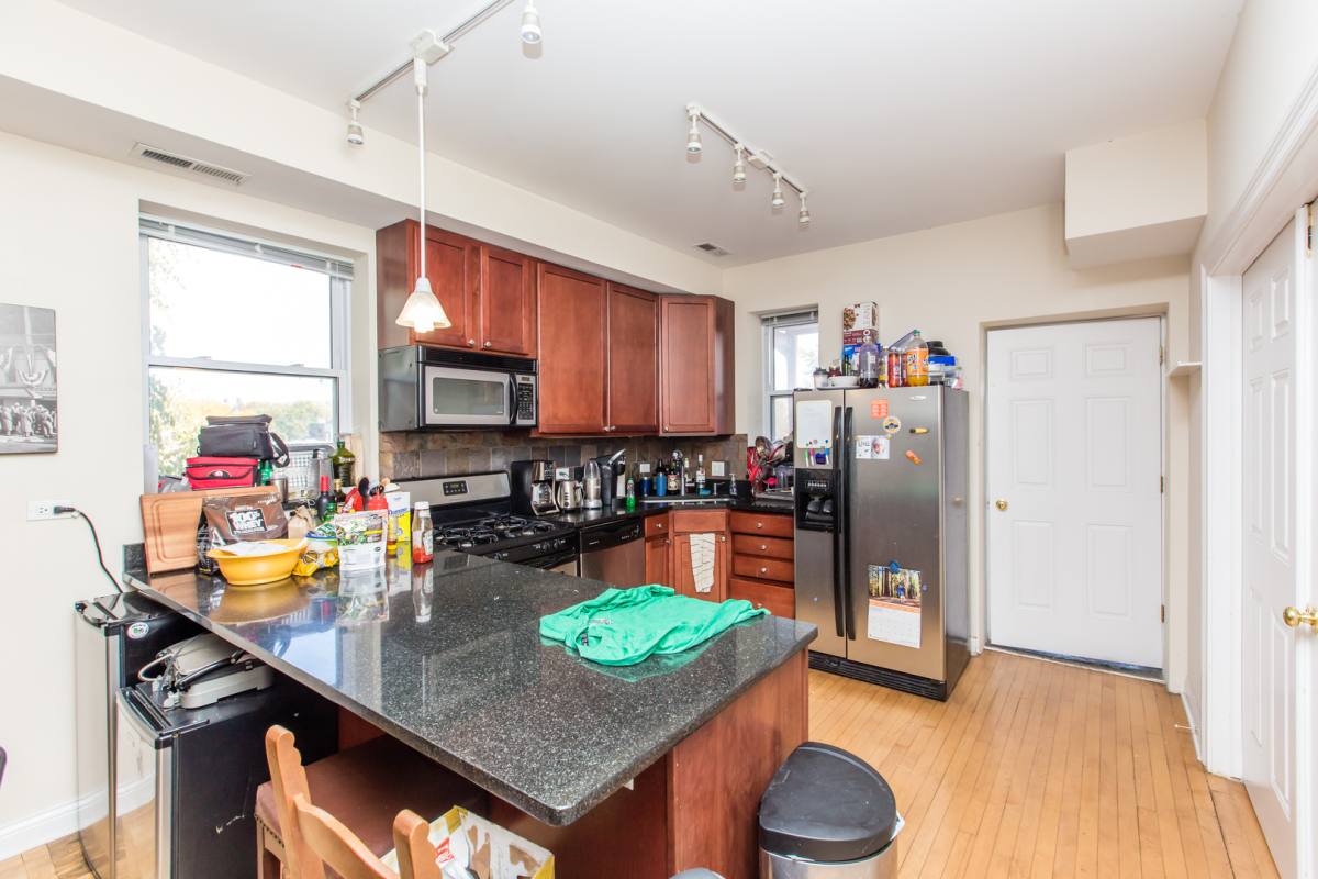 Apartment for rent at 1621 N Honore St, Chicago, IL 60622