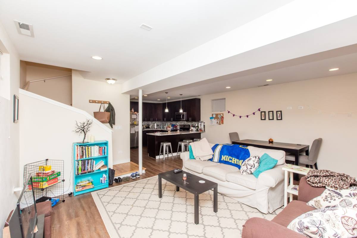 Apartment for rent at 1542 N Oakley Blvd, Chicago, IL 60622