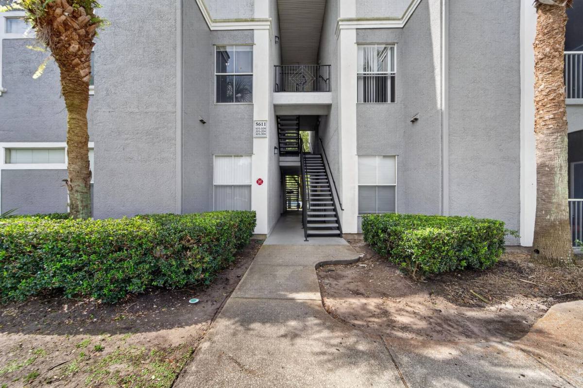 Condo for rent at 5611 Legacy Crescent, Riverview, FL 33578