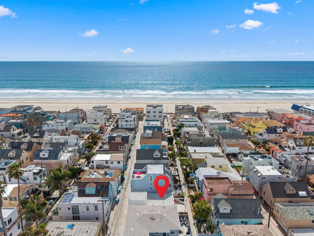 Apartment for rent at 749-7495 York Court 749-5, San Diego, CA 92109