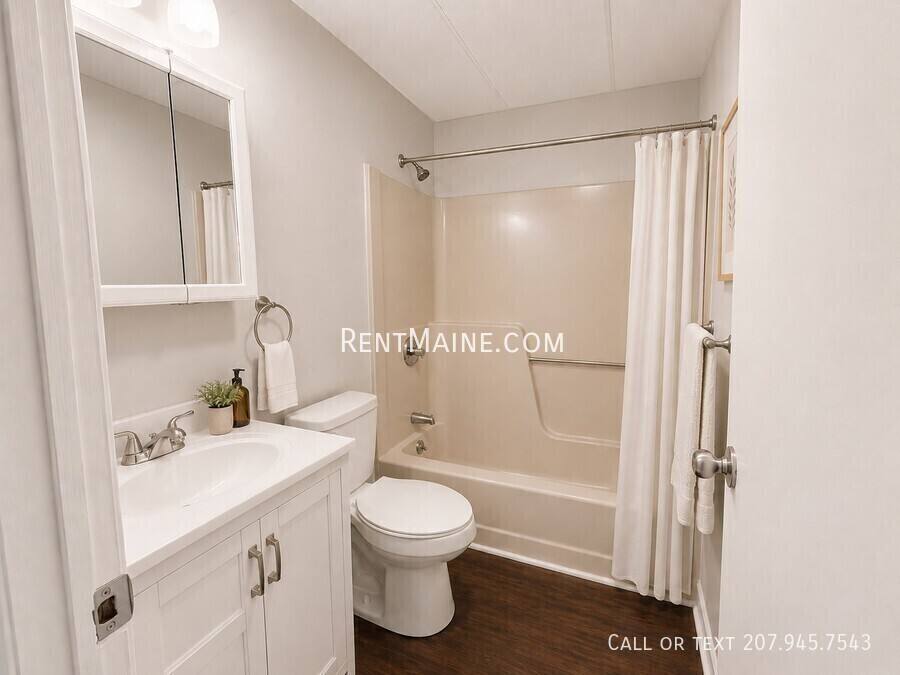Apartment for rent at 381-385 Pine St #2, Bangor, ME 04401