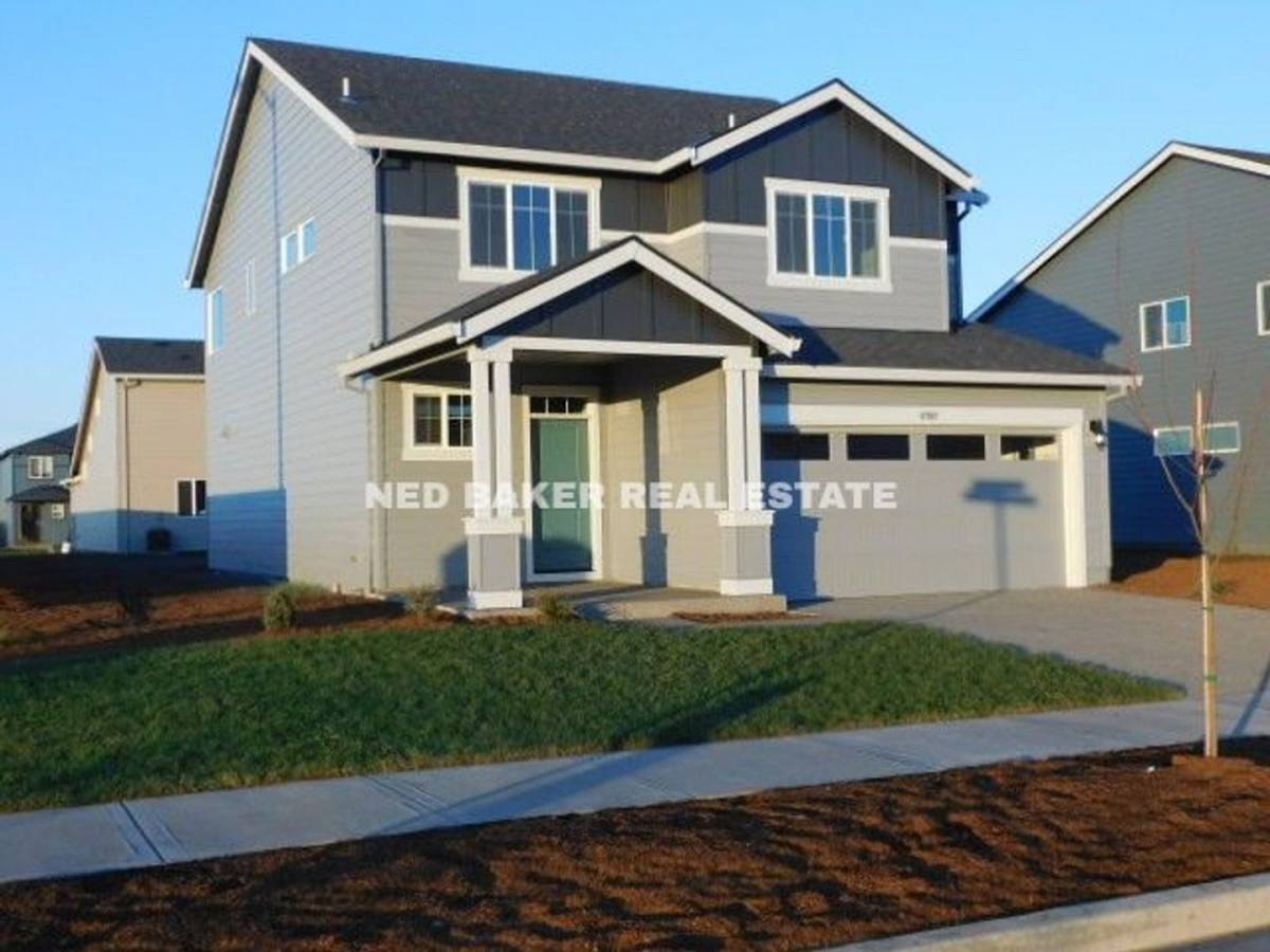 House for rent at 4707 Astronaut Ave NE, Salem, OR 97305