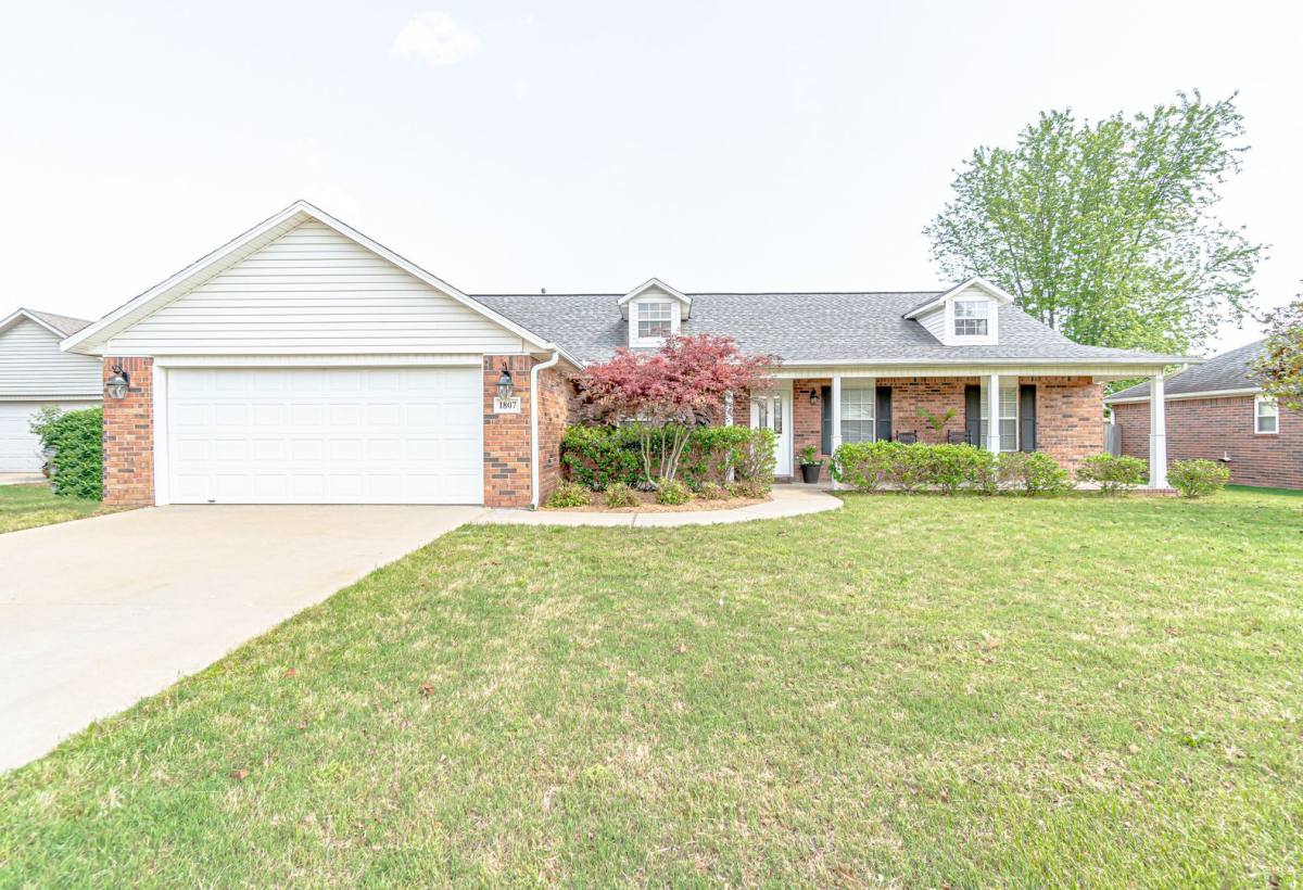 House for rent at 1807 SW Pine Ave, Bentonville, AR 72713