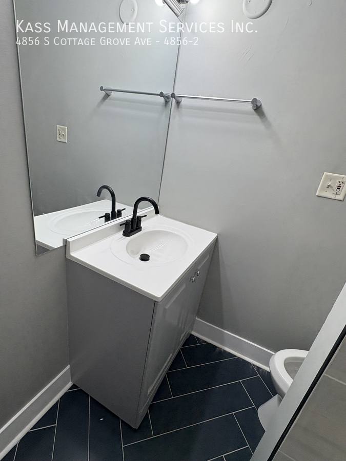 Apartment for rent at 4856 S Cottage Grove Ave #2, Chicago, IL 60615