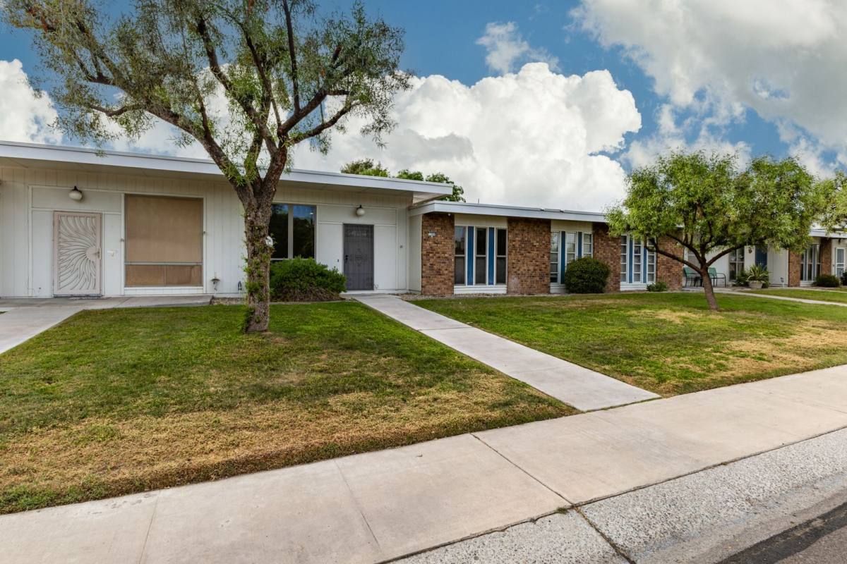 Condo for rent at 13066 N 100th Dr, Sun City, AZ 85351