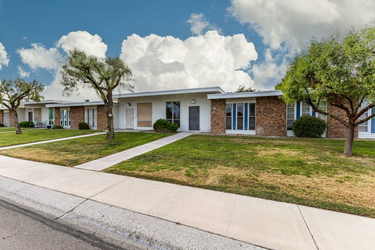 Condo for rent at 13066 N 100th Dr, Sun City, AZ 85351