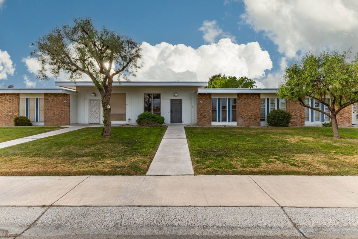 Condo for rent at 13066 N 100th Dr, Sun City, AZ 85351