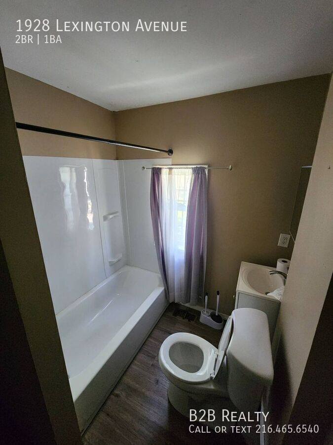 Apartment for rent at 1928 Lexington Ave #1, Lorain, OH 44052