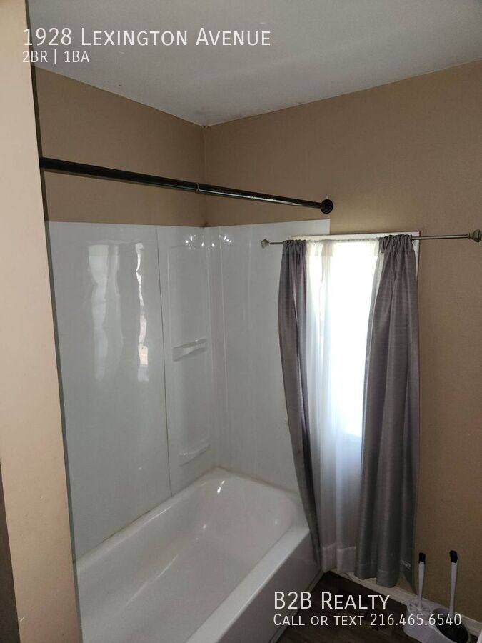 Apartment for rent at 1928 Lexington Ave #1, Lorain, OH 44052