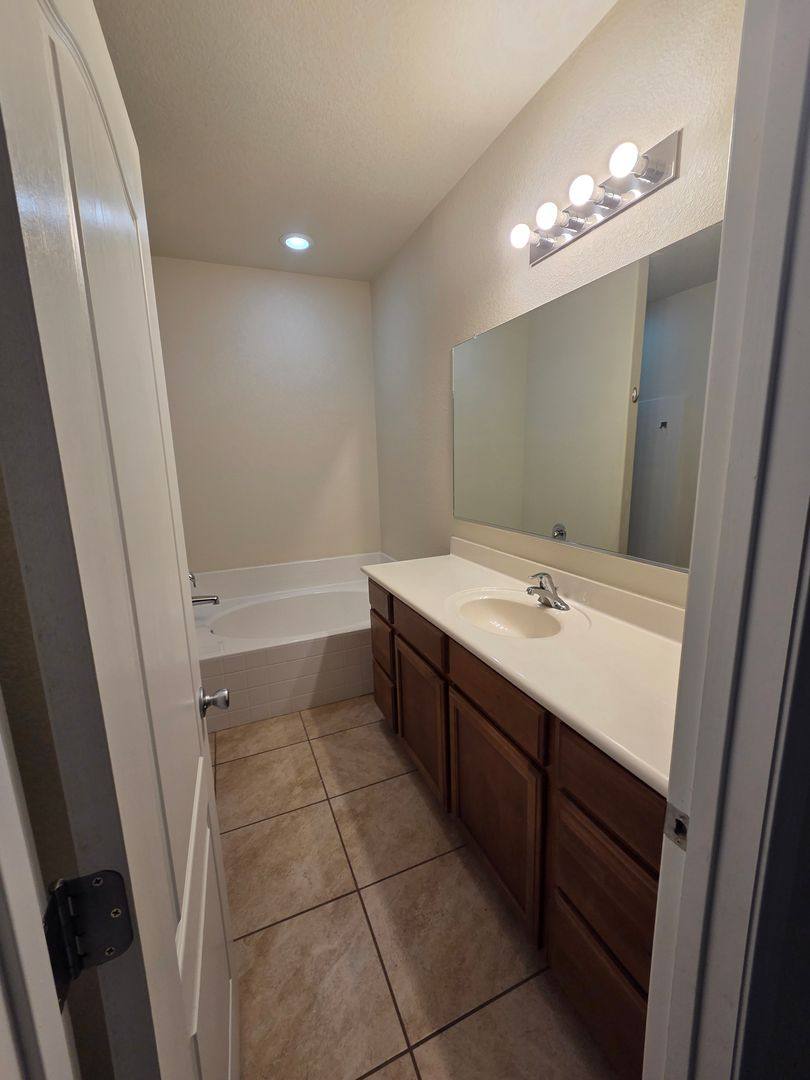 House for rent at 10915 Topacio St NW, Albuquerque, NM 87114