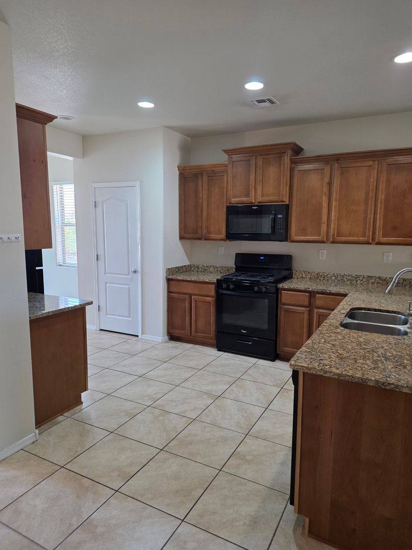 House for rent at 10915 Topacio St NW, Albuquerque, NM 87114