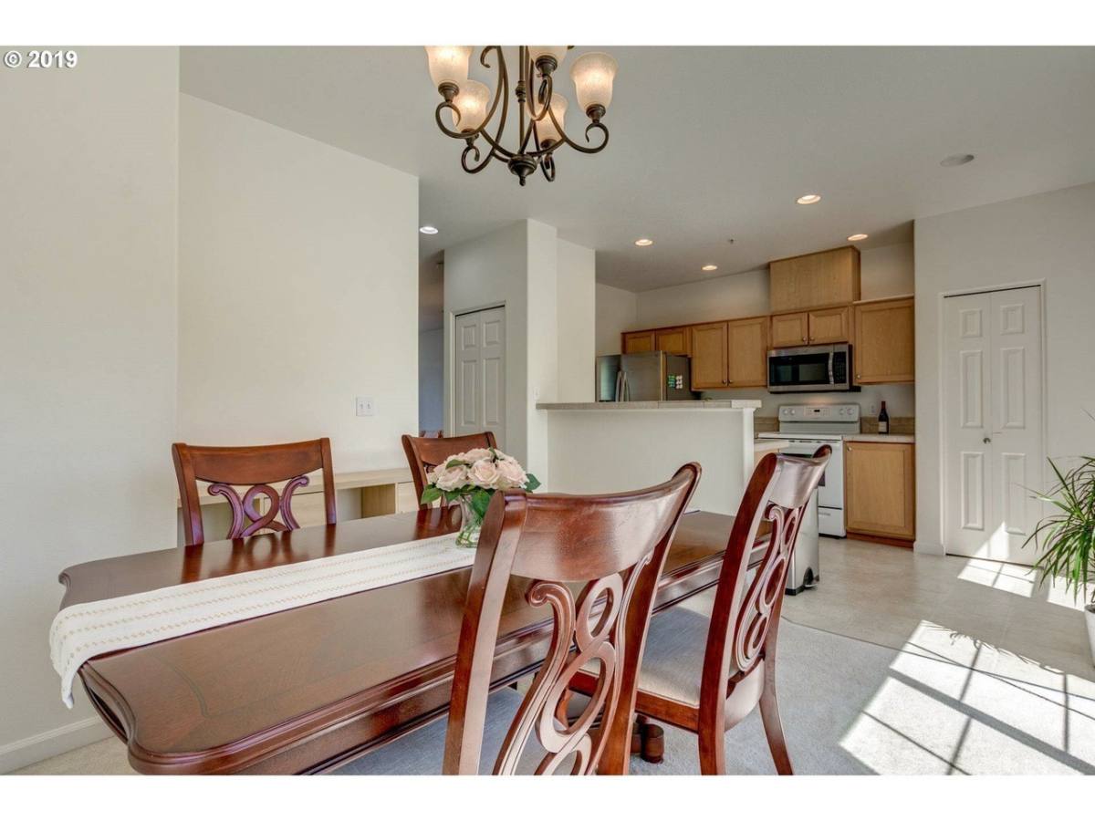 Townhouse for rent at 1877 NE 102nd Ave, Beaverton, OR 97006