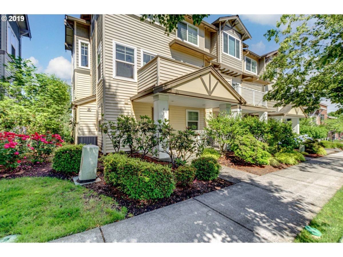 Townhouse for rent at 1877 NE 102nd Ave, Beaverton, OR 97006
