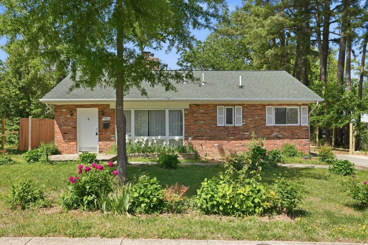 House for rent at 11000 Park Rd, Fairfax, VA 22030