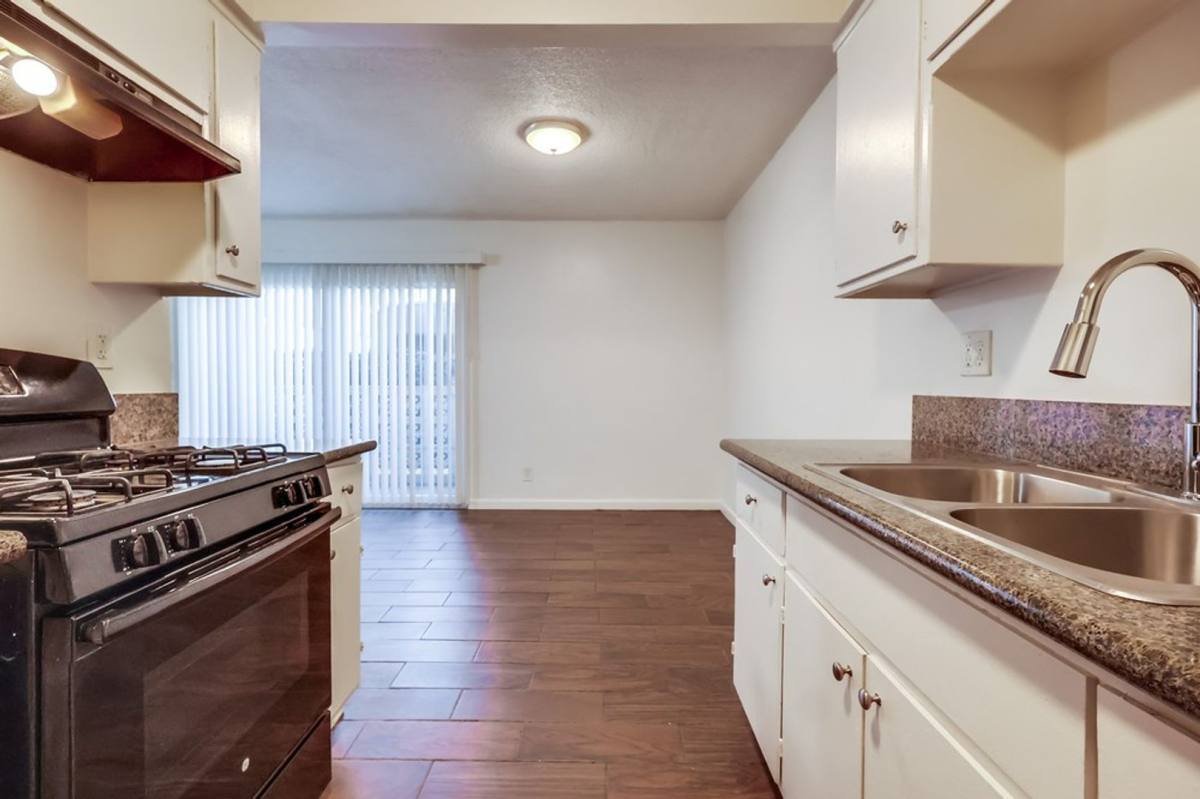Apartment for rent at 6205 8th Ave #8, Los Angeles, CA 90043