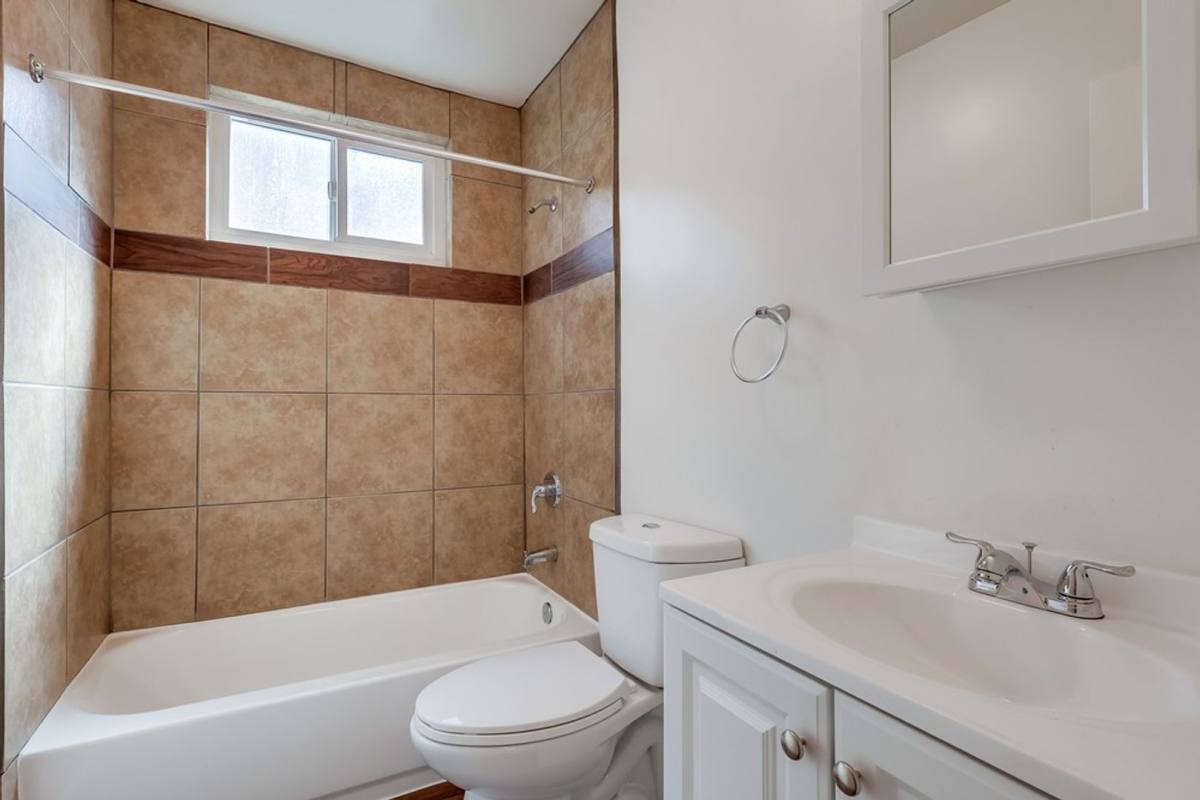 Apartment for rent at 6205 8th Ave #8, Los Angeles, CA 90043