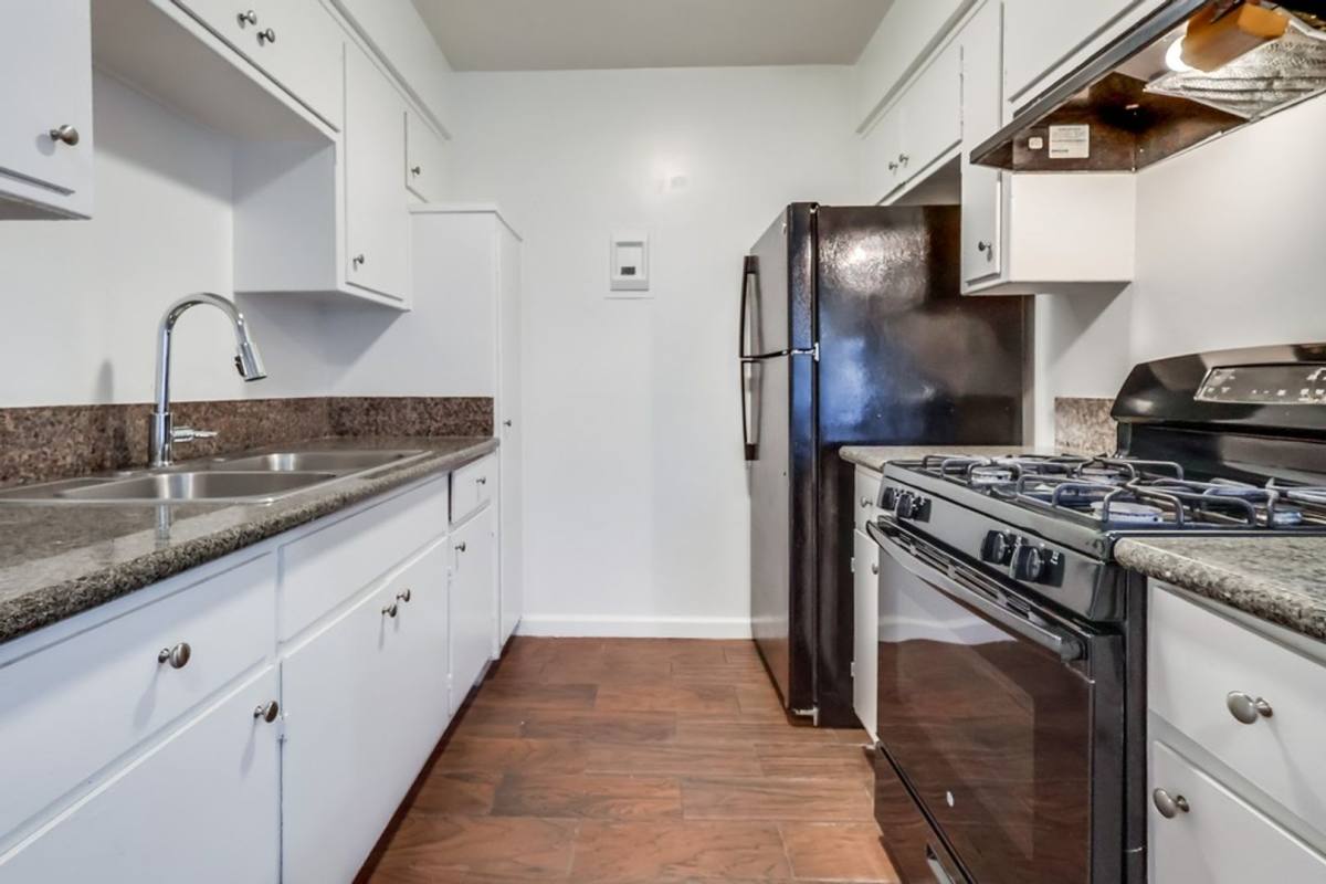 Apartment for rent at 6205 8th Ave #8, Los Angeles, CA 90043