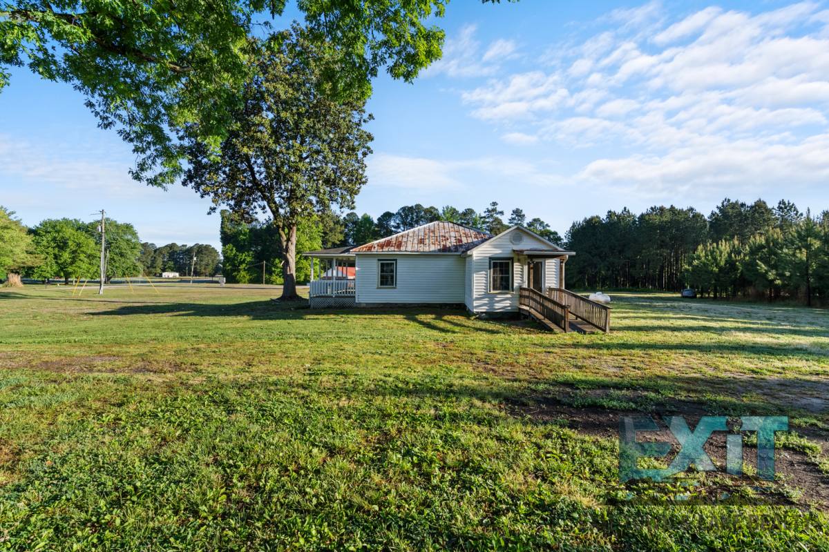 House for rent at 1892 US-Highway, Norlina, NC 27563