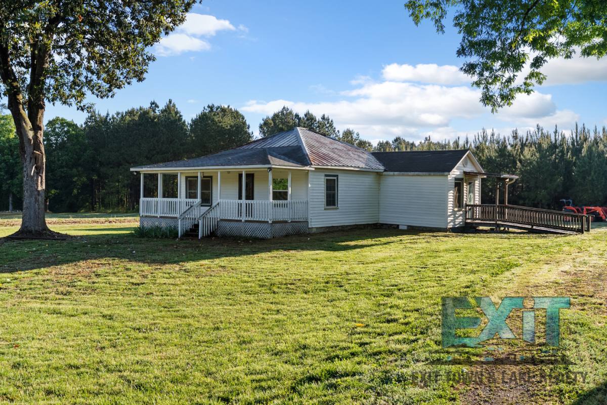 House for rent at 1892 US-Highway, Norlina, NC 27563