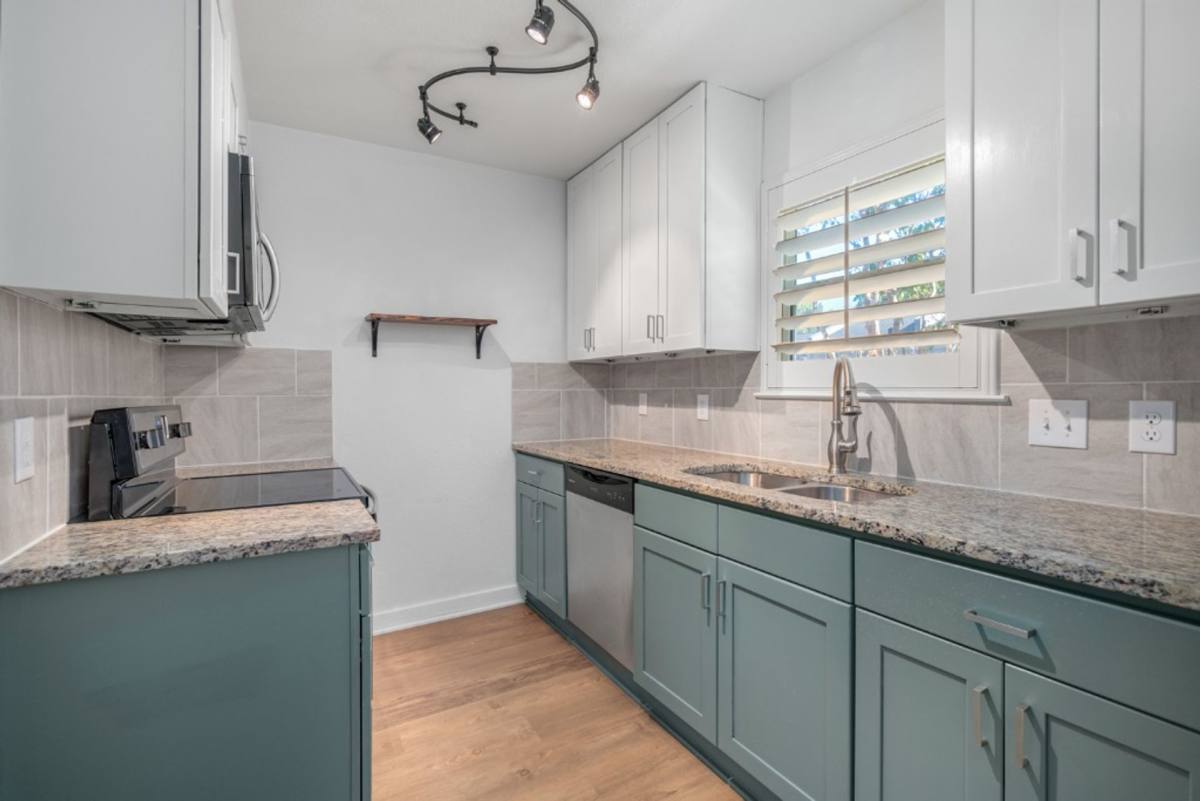 Townhouse for rent at 6211 Manor Rd, Austin, TX 78723