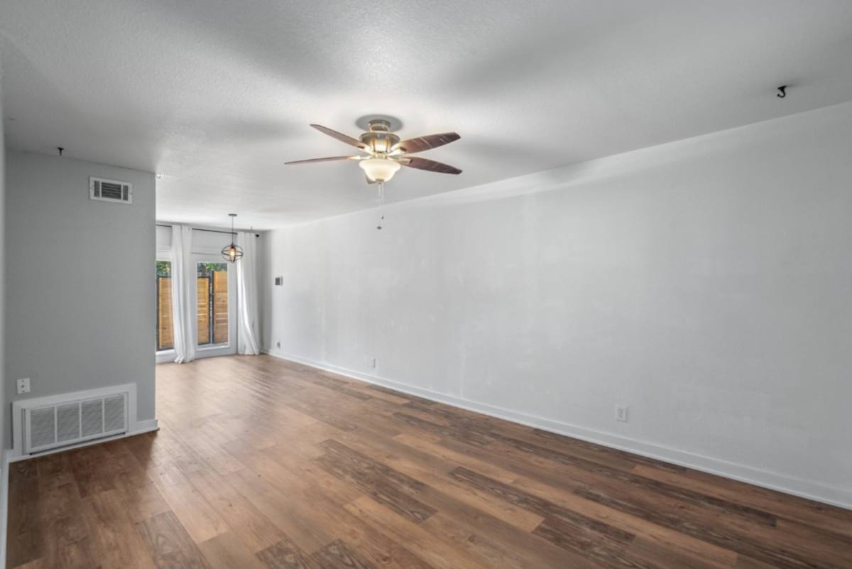Townhouse for rent at 6211 Manor Rd, Austin, TX 78723