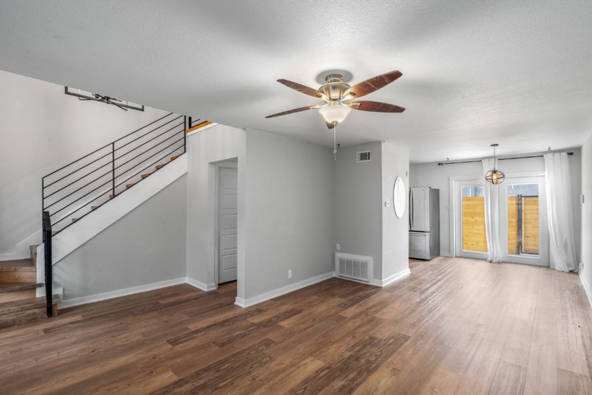 Townhouse for rent at 6211 Manor Rd, Austin, TX 78723