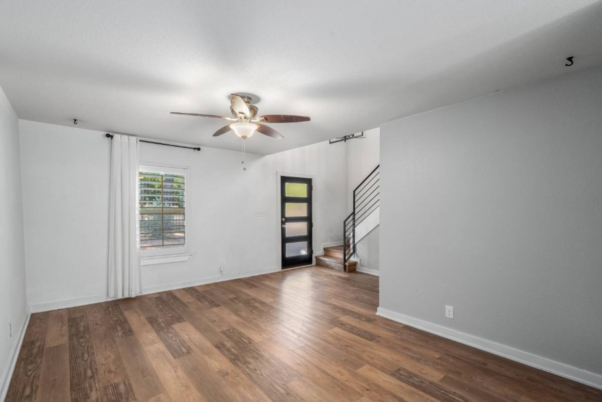 Townhouse for rent at 6211 Manor Rd, Austin, TX 78723