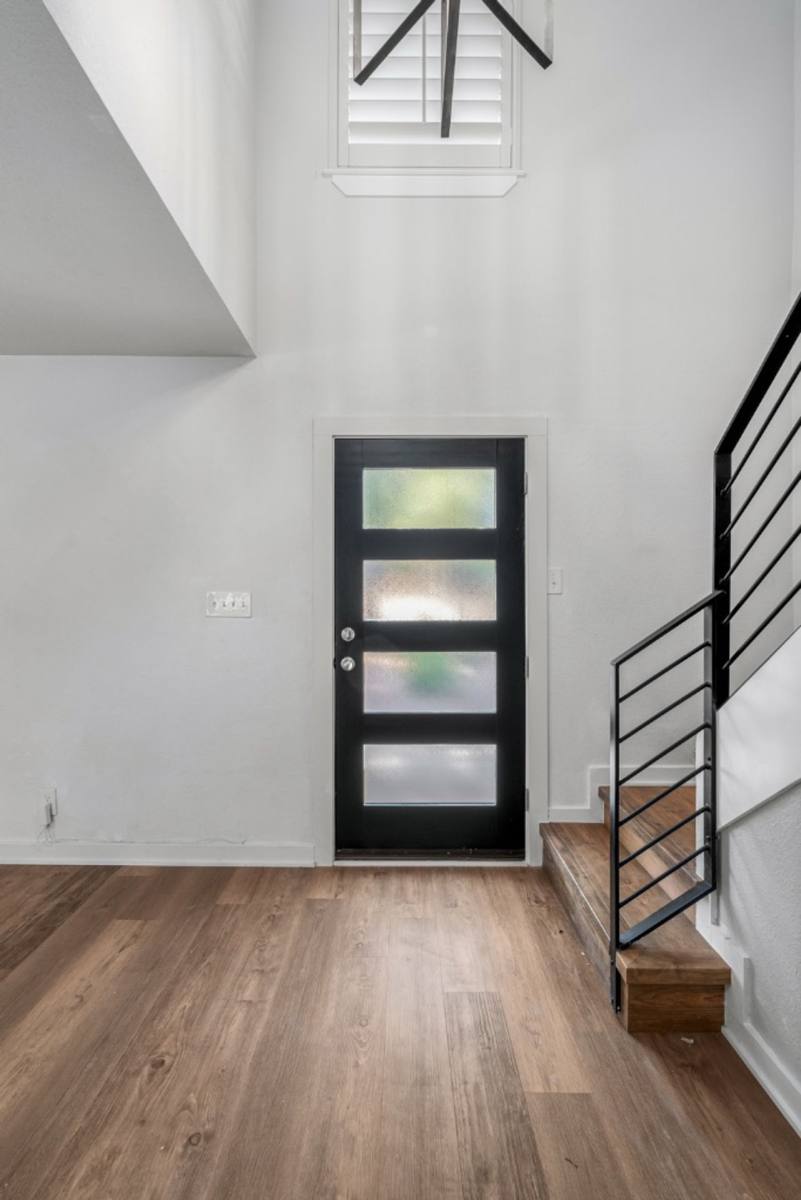 Townhouse for rent at 6211 Manor Rd, Austin, TX 78723