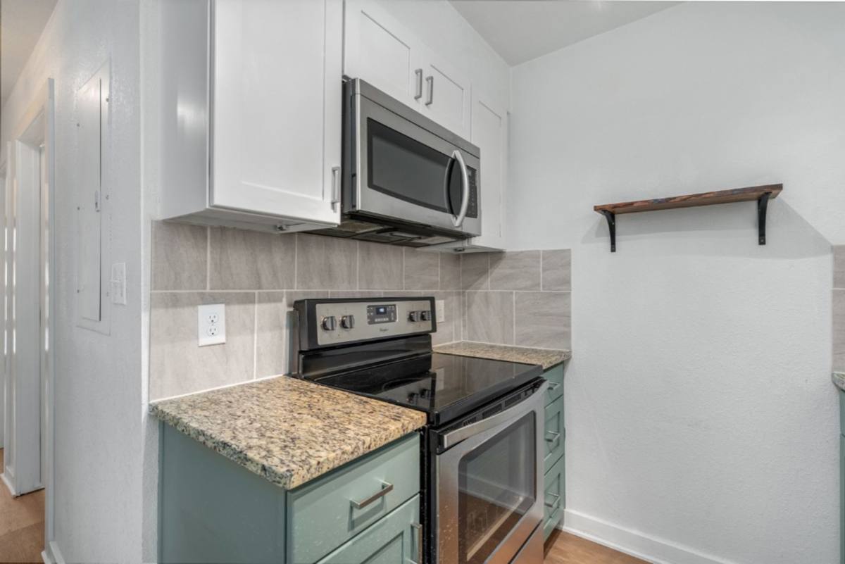 Townhouse for rent at 6211 Manor Rd, Austin, TX 78723
