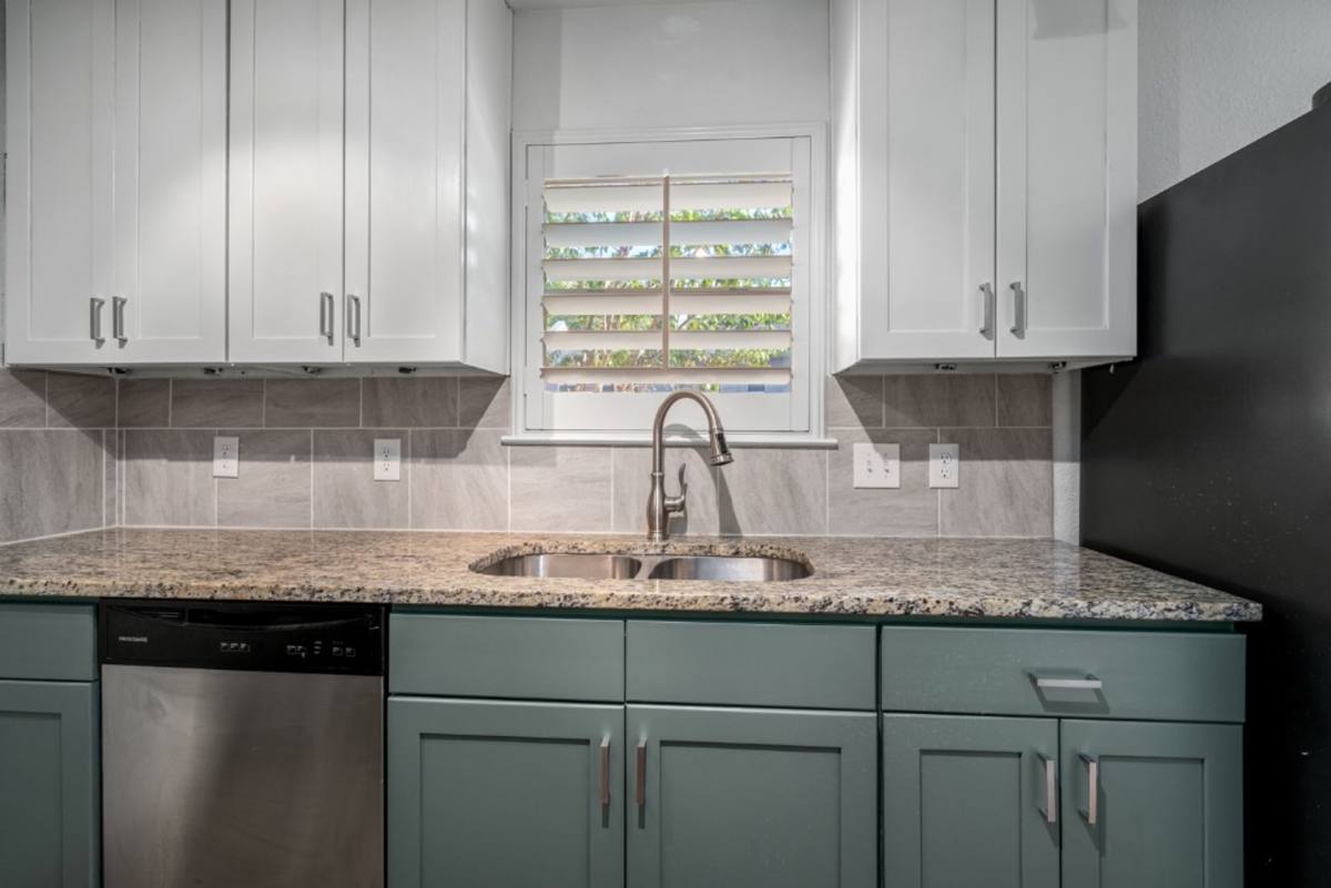 Townhouse for rent at 6211 Manor Rd, Austin, TX 78723