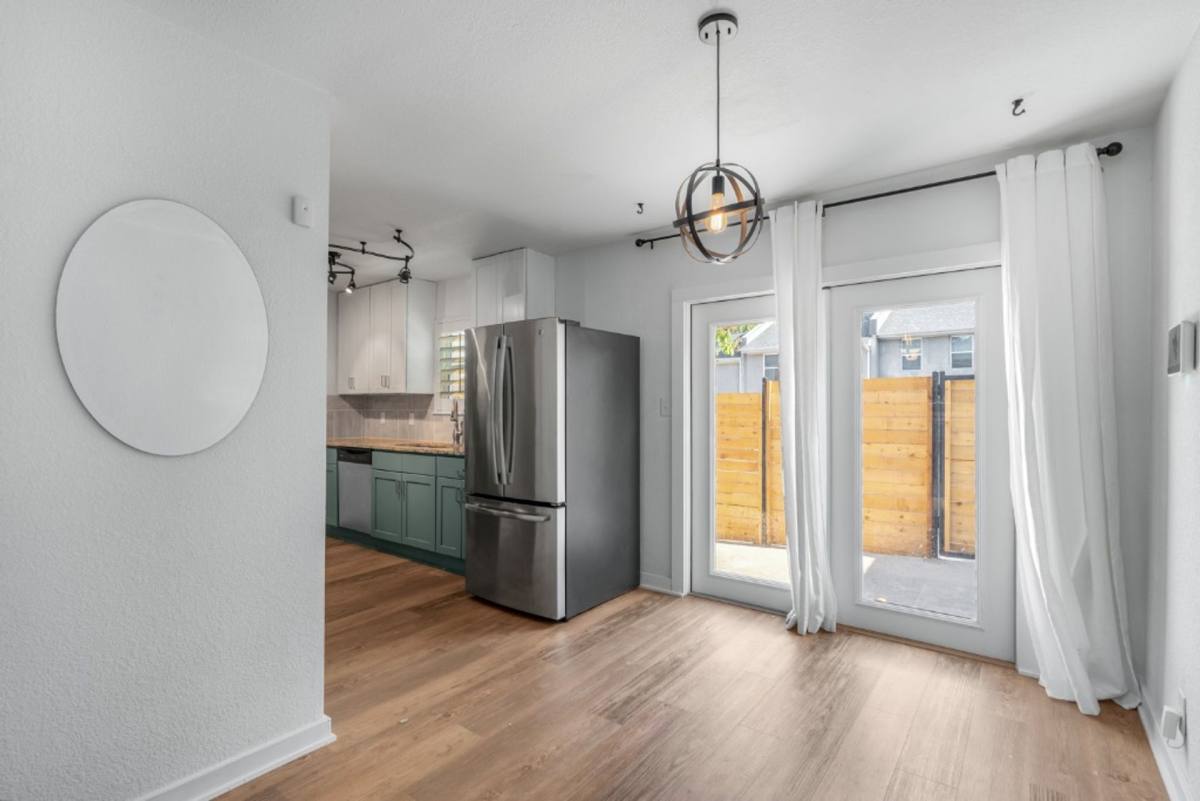 Townhouse for rent at 6211 Manor Rd, Austin, TX 78723