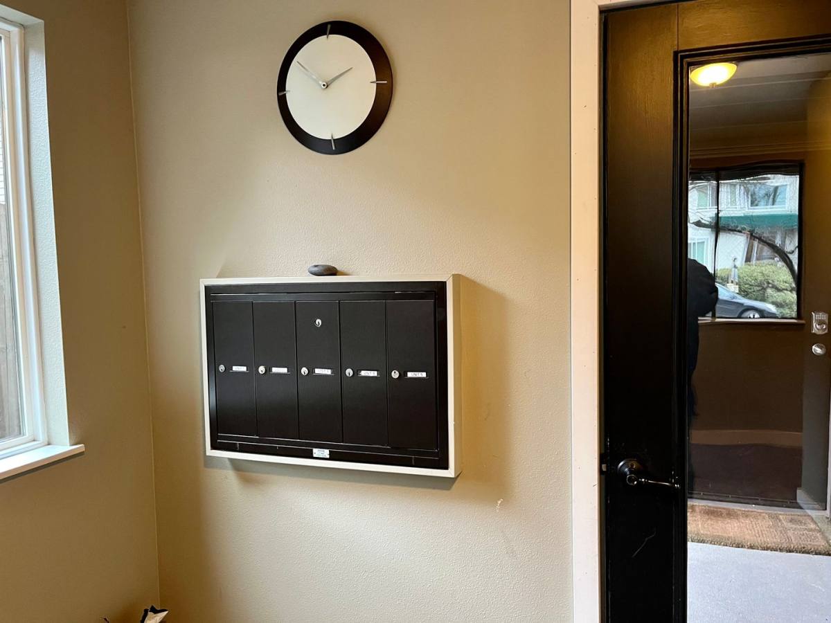 Condo for rent at 1312 6th Ave N #4, Seattle, WA 98109
