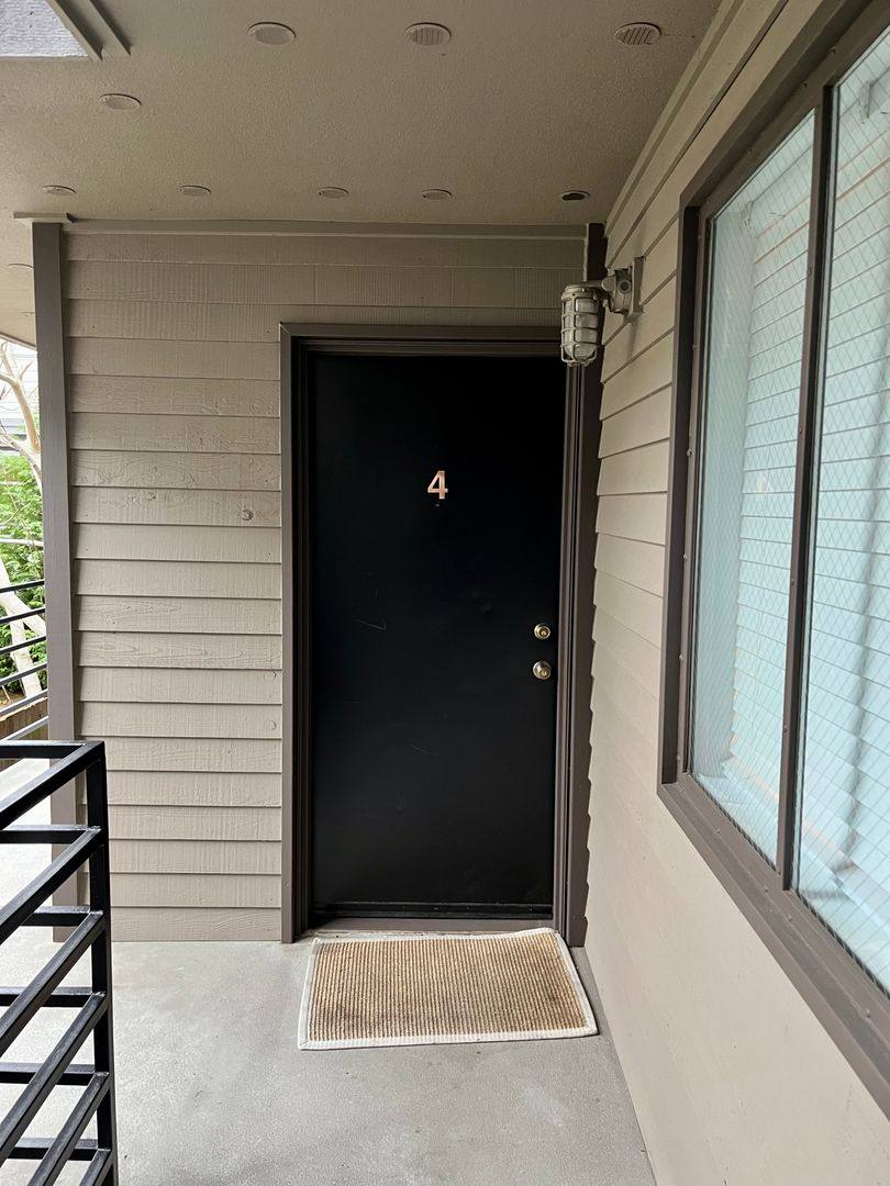 Condo for rent at 1312 6th Ave N #4, Seattle, WA 98109