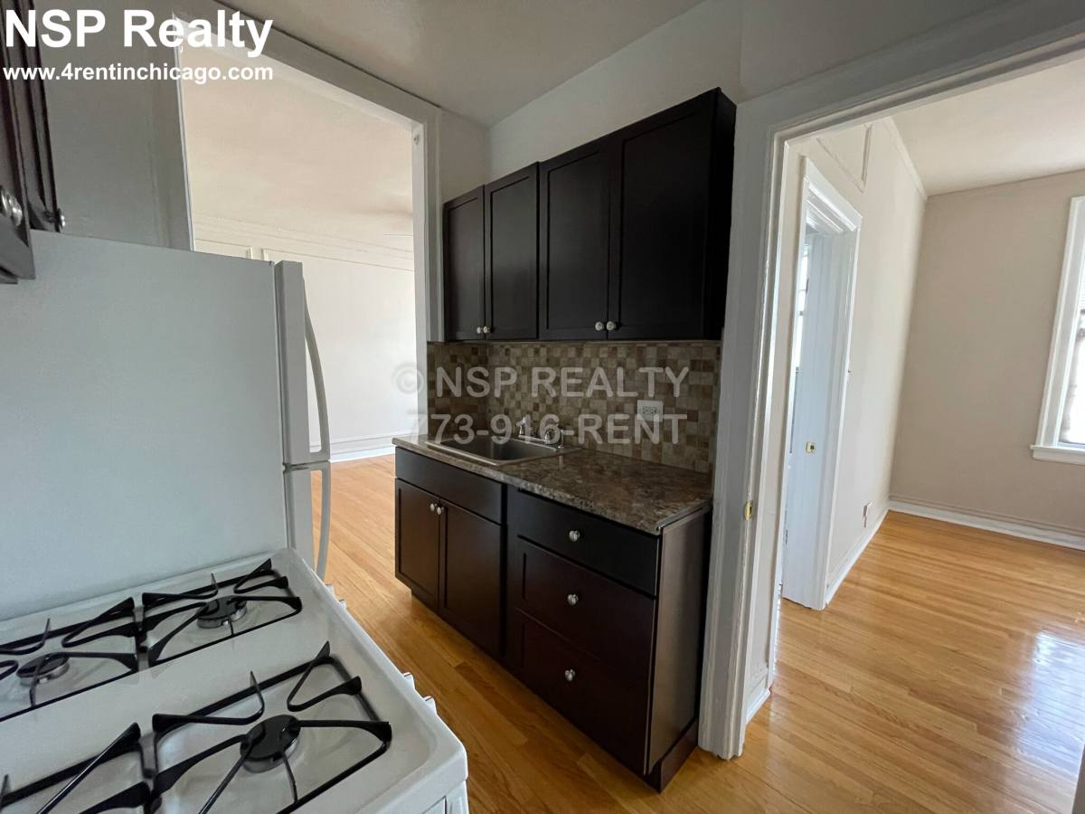 Apartment for rent at 1373 W Estes #1H, Chicago, IL 60626