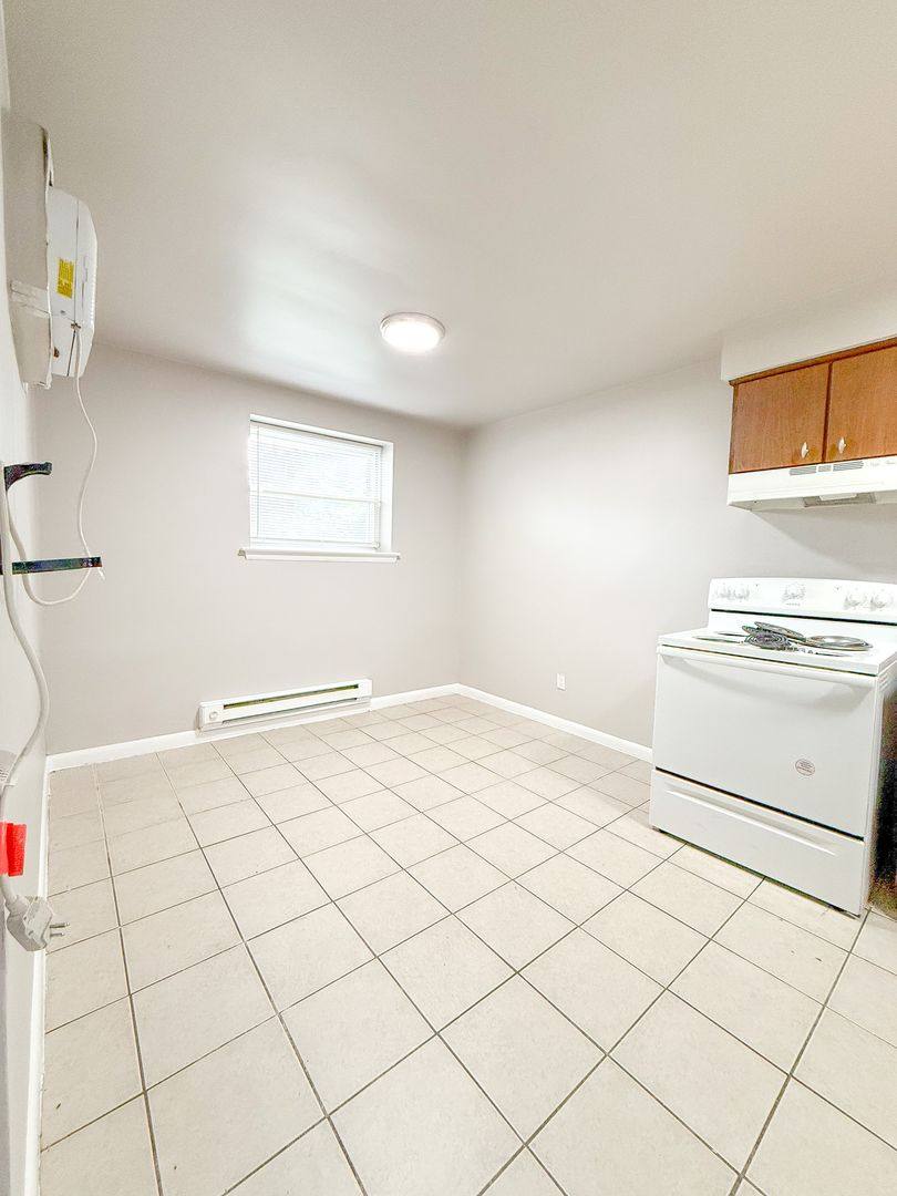 Apartment for rent at 225 W Chester Pike, Ridley Park, PA 19078