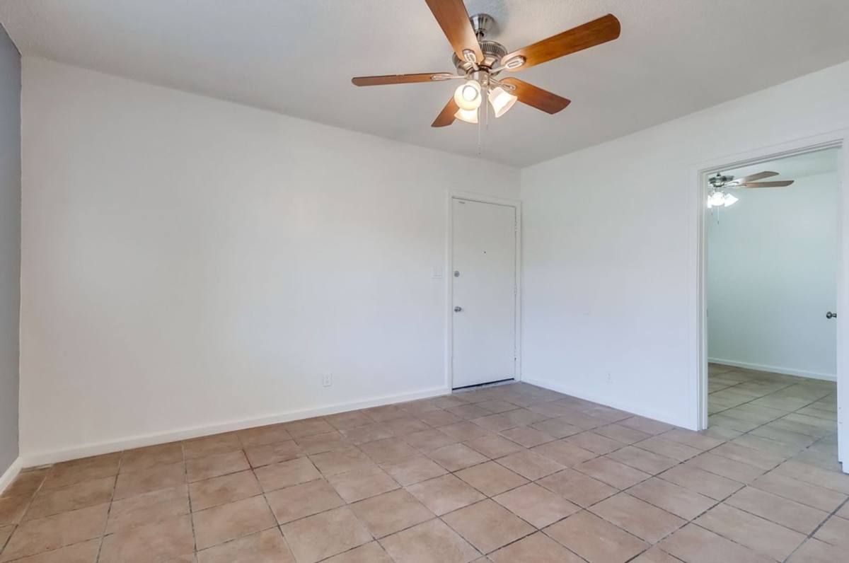 Apartment for rent at 2419 S Ridgeley Dr #1, Los Angeles, CA 90016