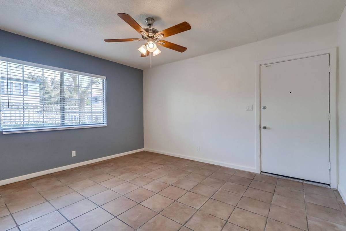 Apartment for rent at 2419 S Ridgeley Dr #1, Los Angeles, CA 90016