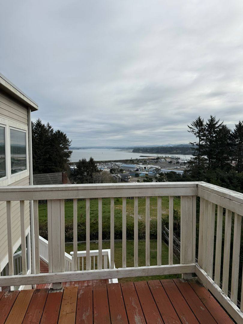 House for rent at 63438 Shore Edge Dr, Coos Bay, OR 97420