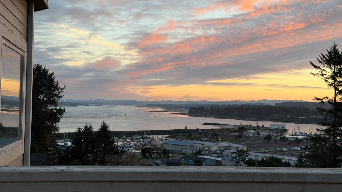 House for rent at 63438 Shore Edge Dr, Coos Bay, OR 97420