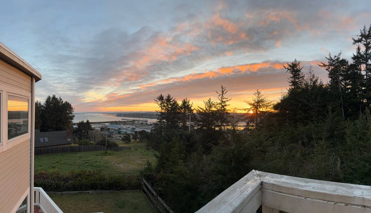 House for rent at 63438 Shore Edge Dr, Coos Bay, OR 97420